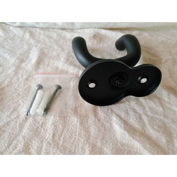 Simple Black Guitar Wall Hanger With Screws - Picture 3 of 4